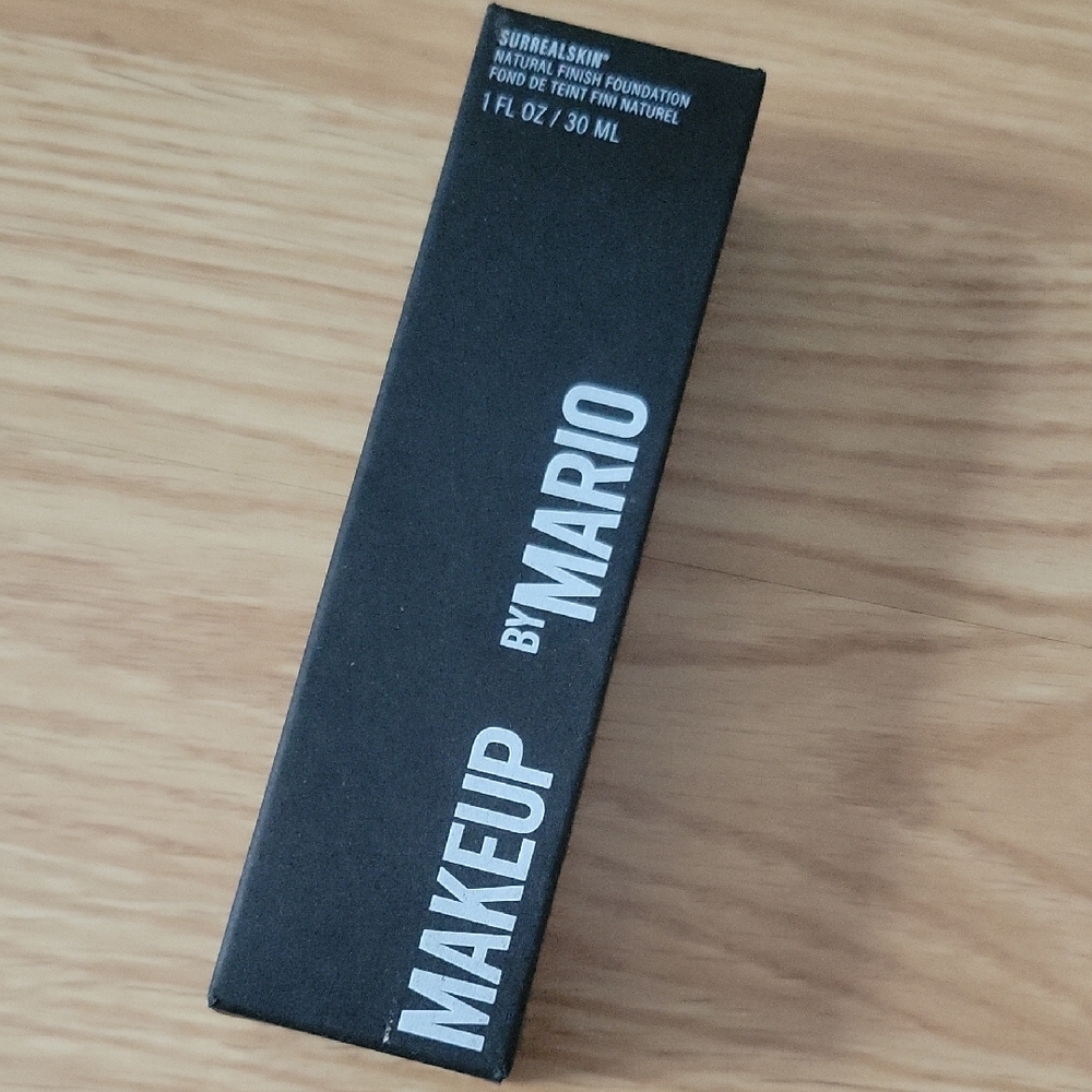 Makeup By Mario Foundation - Sleek Black Packaging - Picture 2 of 3